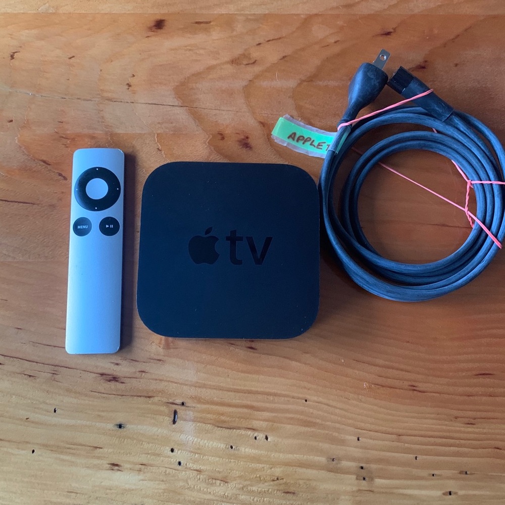 3rd gen Apple TV (2015) with cable and remote